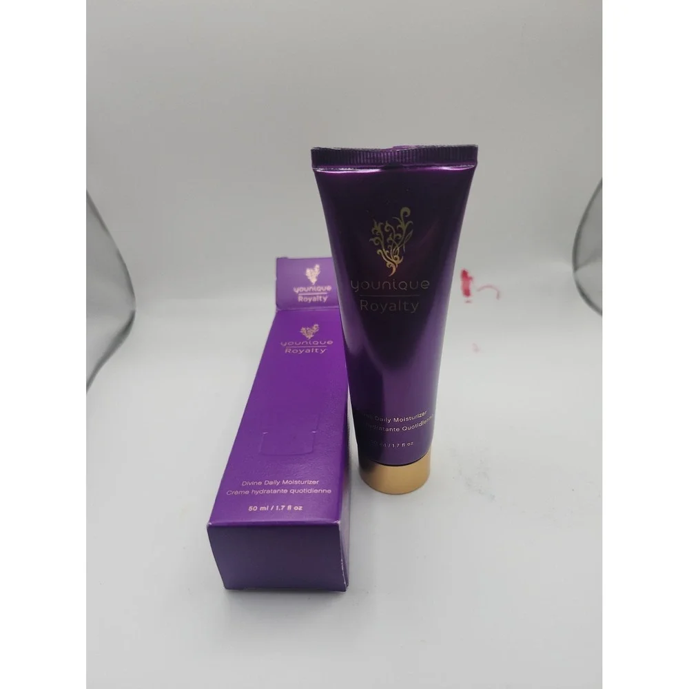 YOUNIQUE ROYALTY DAILY DIVONE MOISTURIZER . NEW AND SEALED